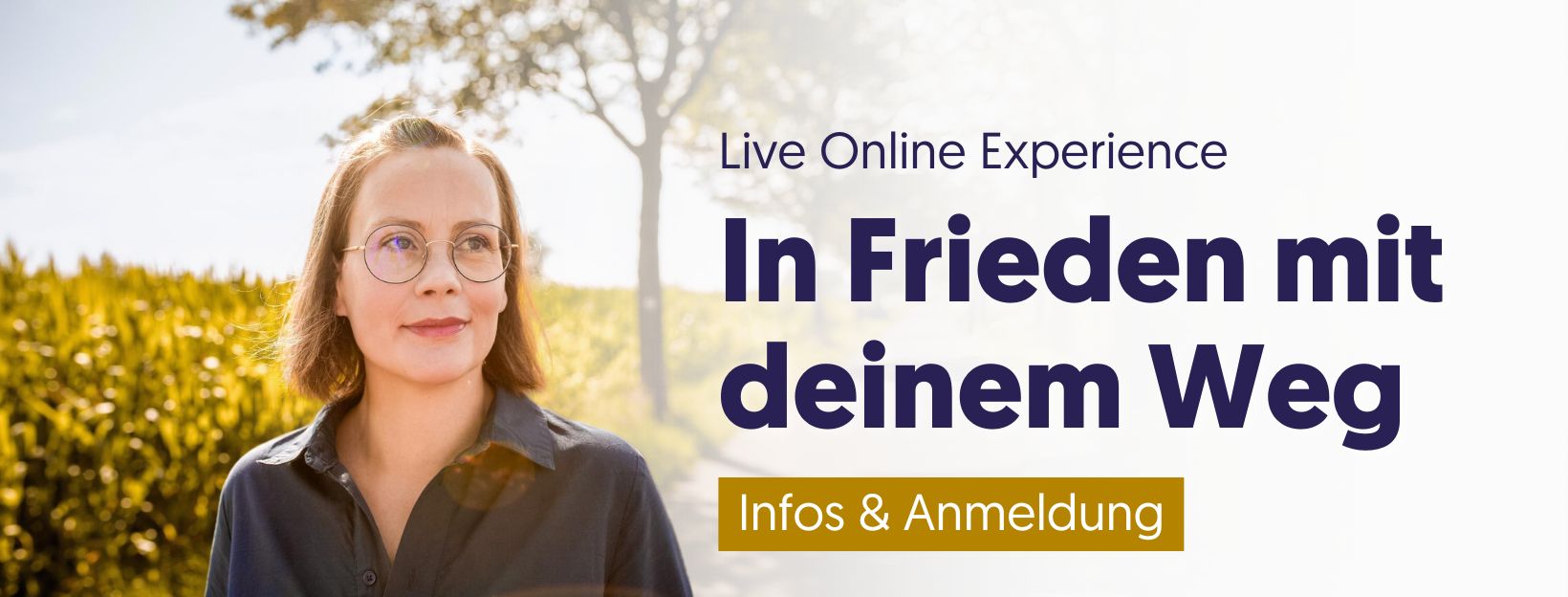 Business Coach Maria Ehrenberg schaut zum Workshop-Titel In Frieden mit deinem Weg